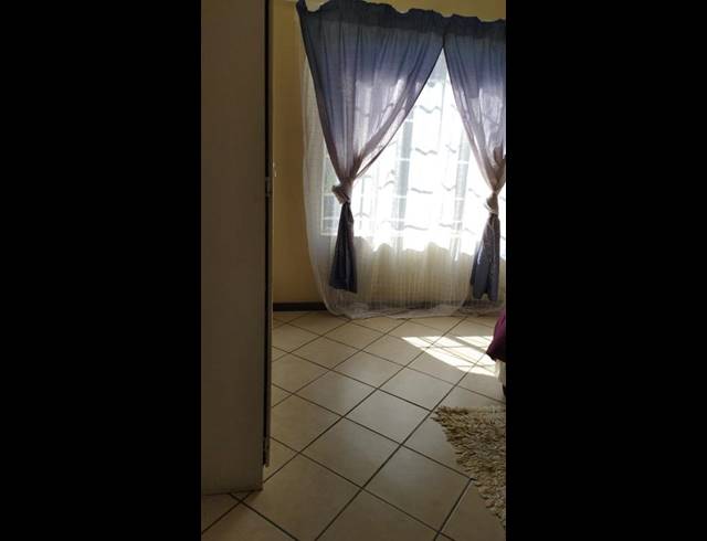 2 BEDROOM PROPERTY TO RENT IN DIE HOEWES